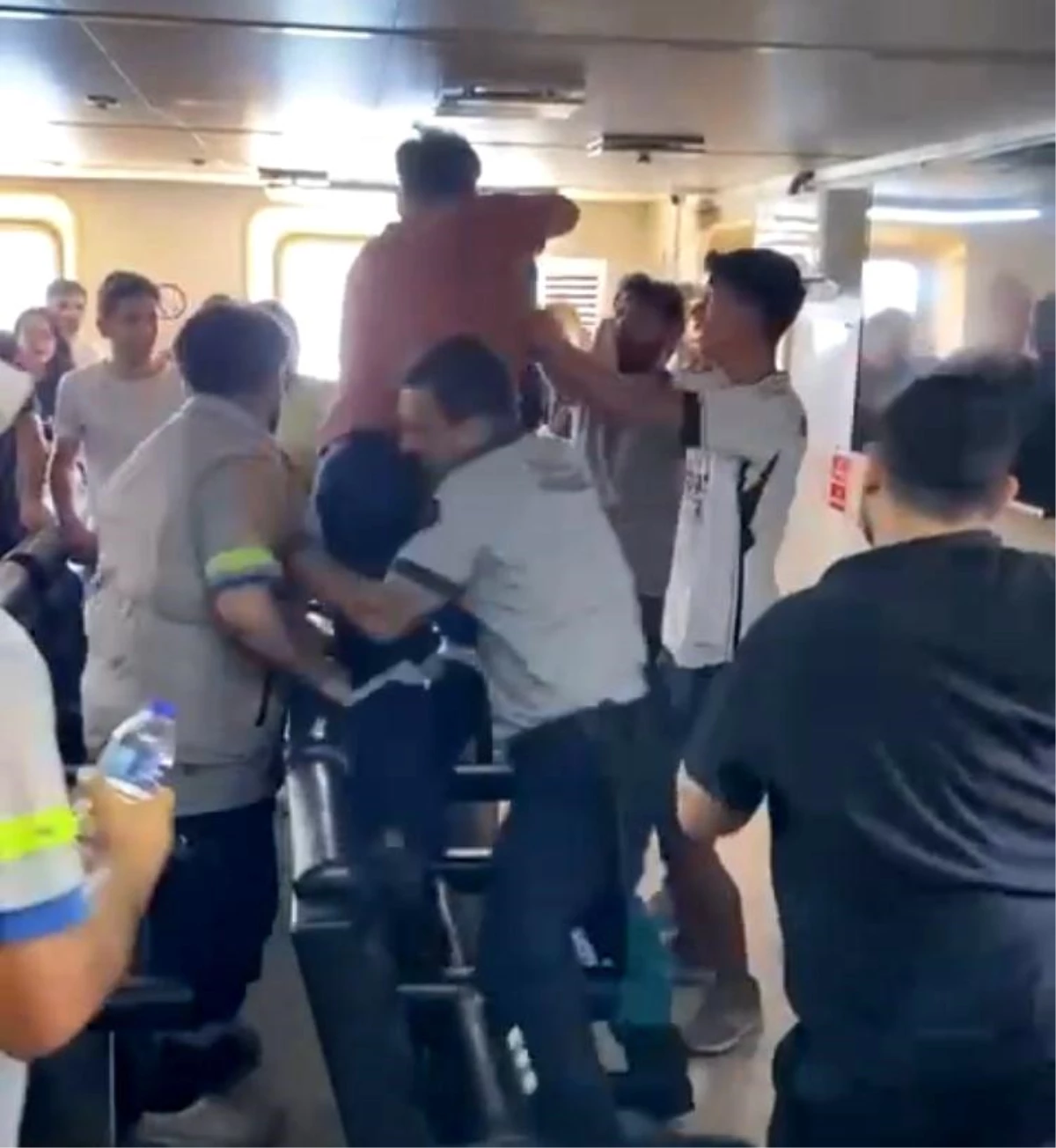 KKTC-Mersin feribotunda rötar nedeniyle kavga çıktı